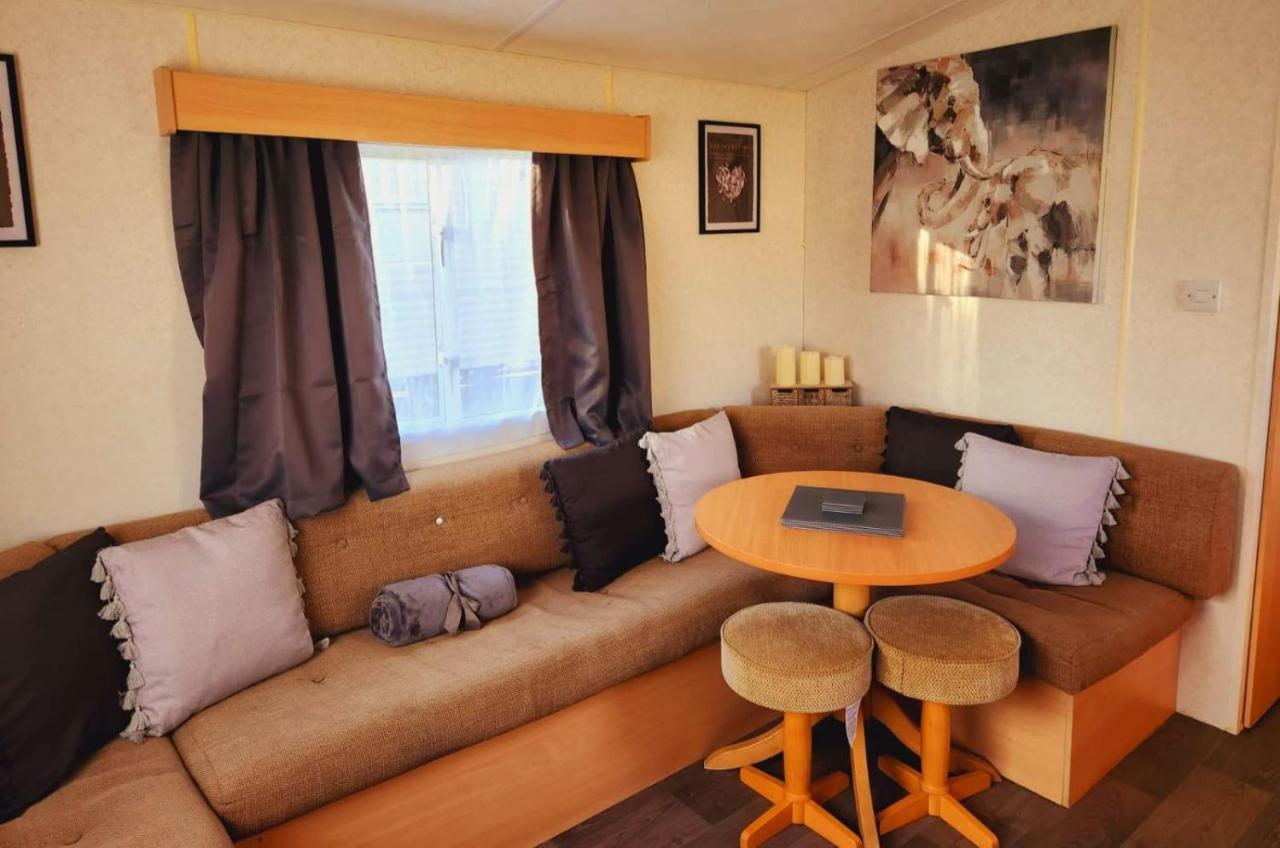 Готель Comfy Caravan On Marine Park Ріл Екстер'єр фото